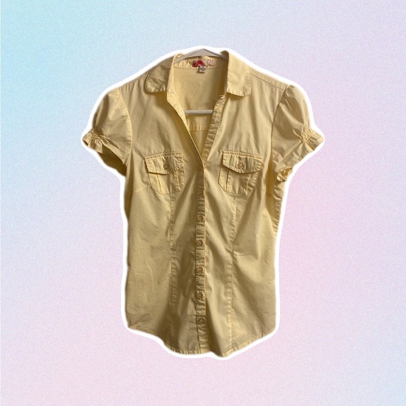 Rue21 Tops - y2k Rue21 • Pale Yellow Short Sleeve Button Up Vest 💛